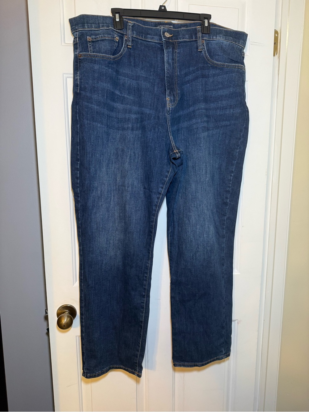 Lucky Brand Men’s 221 Straight Jeans Blue Dark Wash Denim Button 5-Pocket NWOT